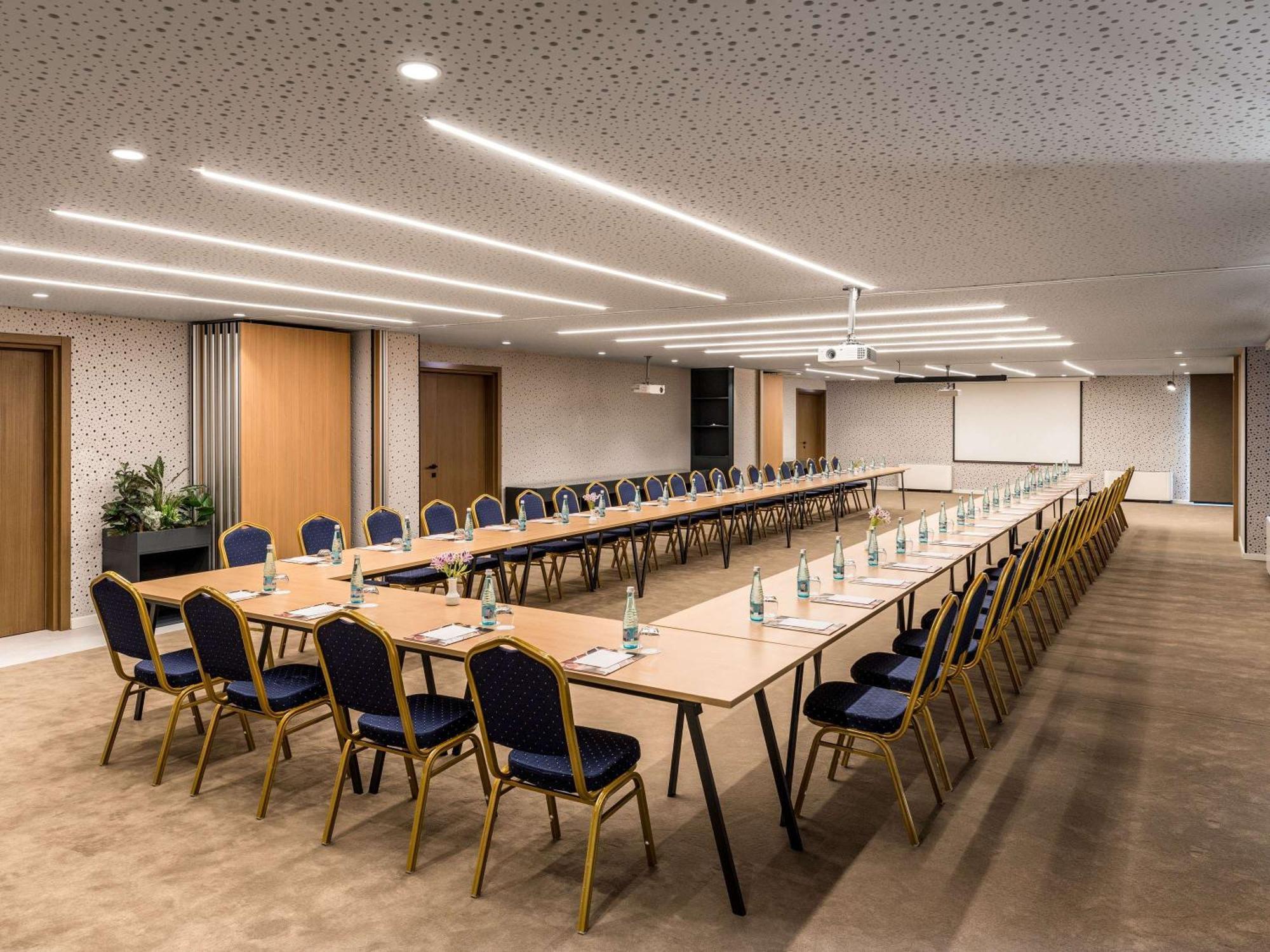 Mercure Tirana Exterior foto
