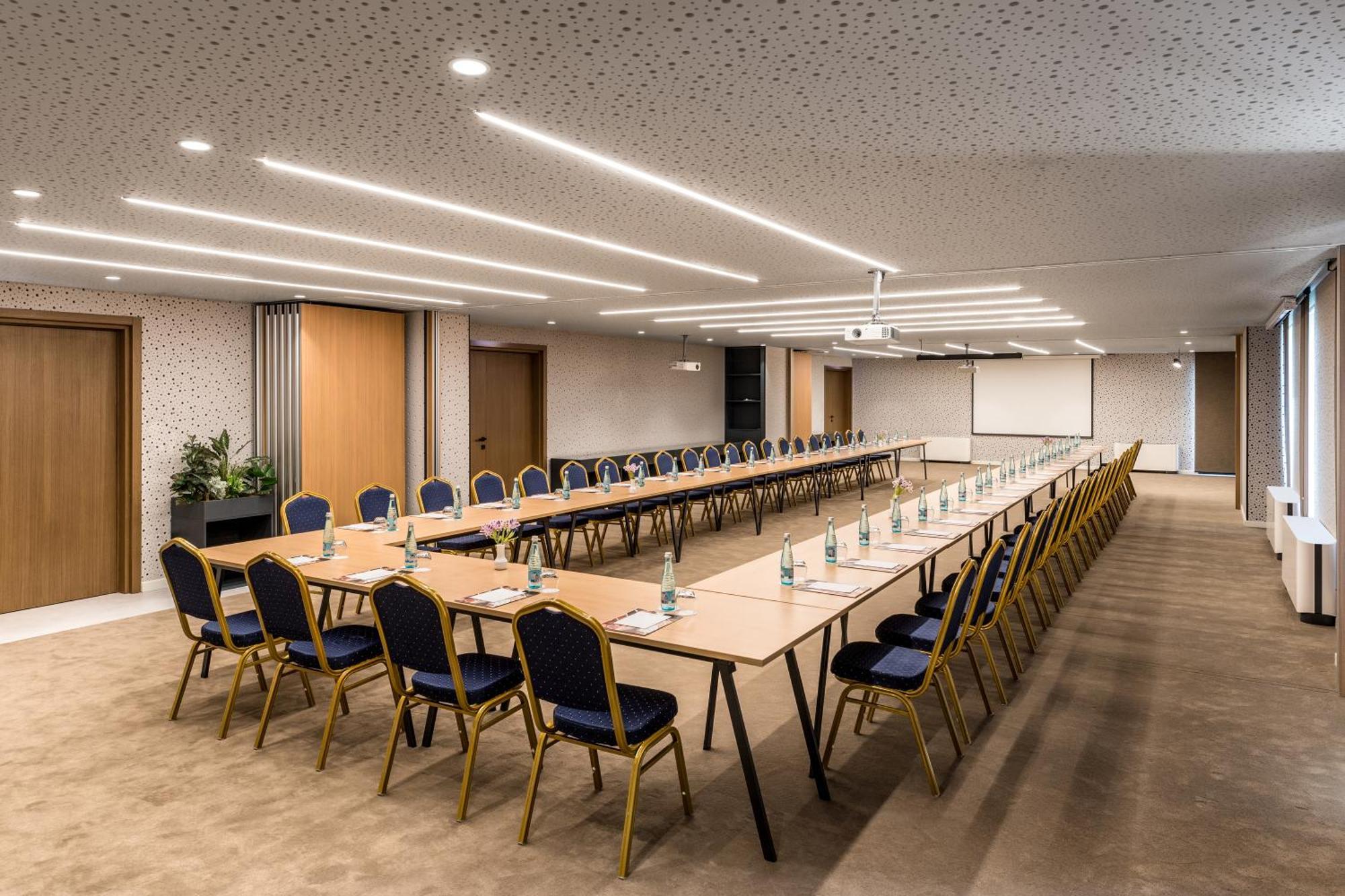 Mercure Tirana Exterior foto